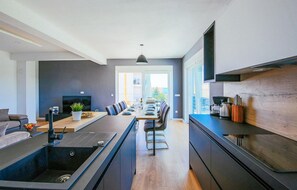 Fridge, microwave, oven, dishwasher - Awesome home in Sibenik (Sibenik)