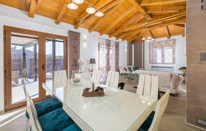 Interior - Awesome home in Zminj (Zminj)