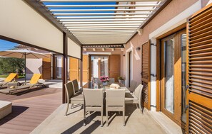 Outdoor dining - Awesome home in Zminj (Zminj)