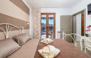 3 dormitorios, cuna de viaje, wifi gratis y ropa de cama