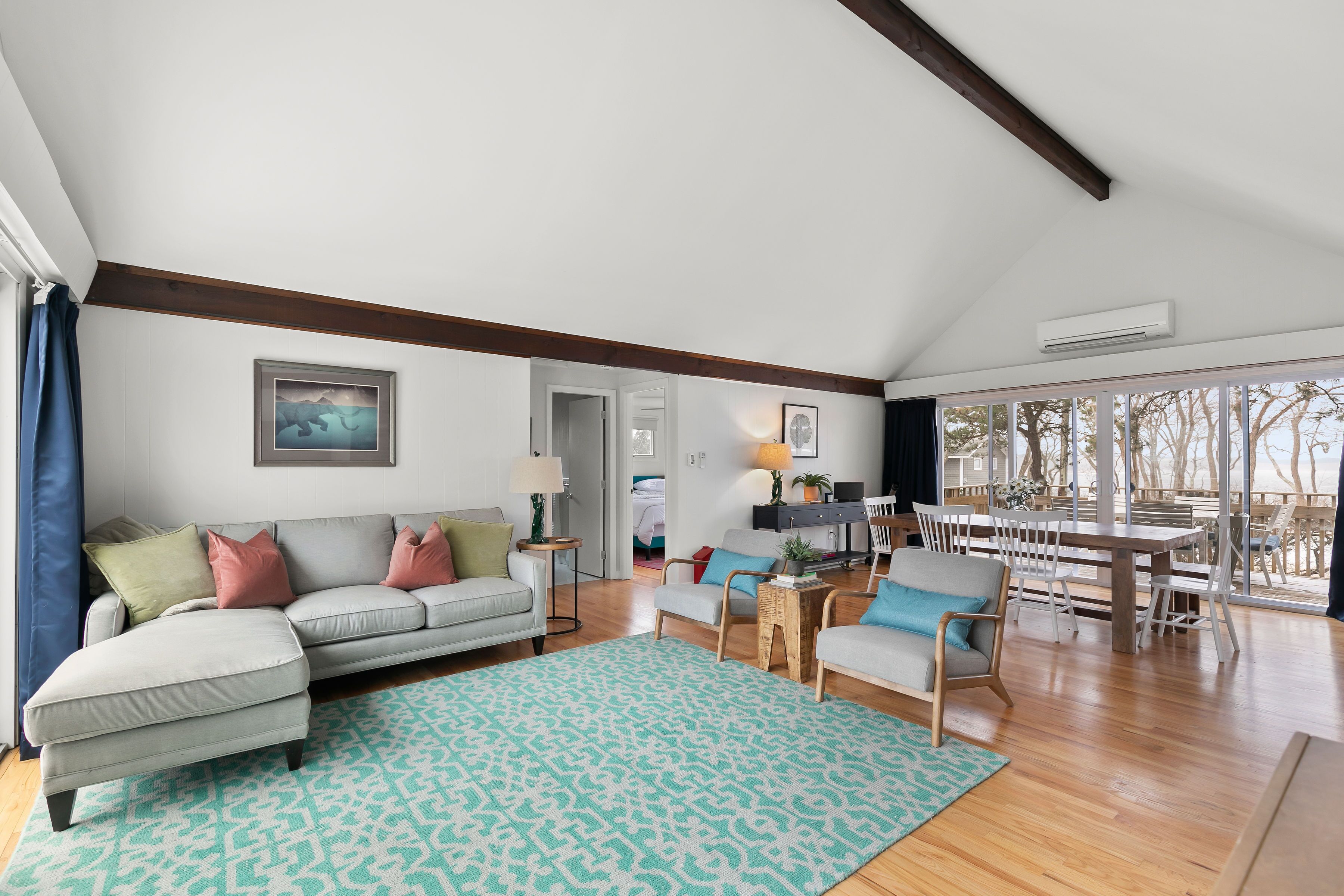 NEW LISTING! Stylish & Comfortable 5BD--Loagy Bay Views & Sunsets, A/C, Ping Pong