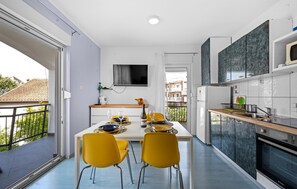 Fridge, oven, stovetop