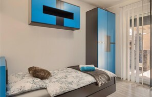 5 dormitorios, cuna de viaje, wifi gratis y ropa de cama