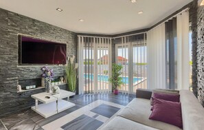 TV, fireplace, DVD player, table tennis