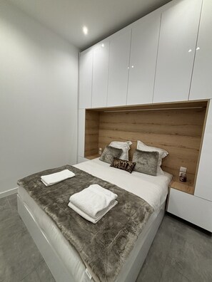 1 bedroom, free WiFi, bed sheets
