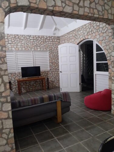 Ella villa Negril Jamaica relaxing peaceful swimming pool and 20min from beach!