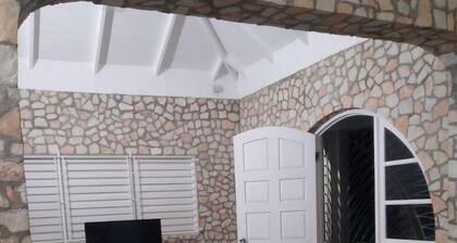 Ella villa Negril Jamaica relaxing peaceful swimming pool and 20min from beach!