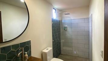 Toallas, jabón, papel de baño