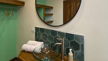 Handdukar, tvål och toalettpapper