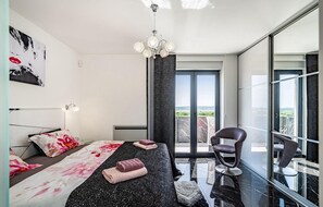 3 makuuhuonetta, vauvan matkasänky, ilmainen Wi-Fi, vuodevaatteet