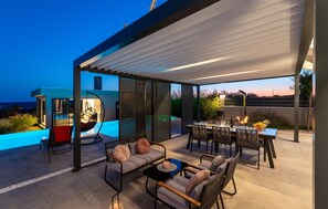 Outdoor dining - Gorgeous home in Tinj (Tinj)