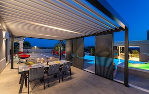 Outdoor dining - Gorgeous home in Tinj (Tinj)