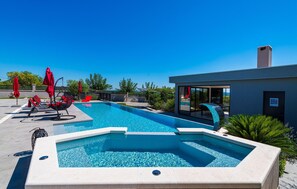 A heated pool - Gorgeous home in Tinj (Tinj)