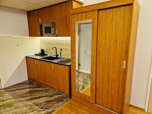 Family Room, 2 Bedrooms | In-room safe, desk, laptop workspace, blackout curtains - Chasse Residency Hotel (Amsterdam)