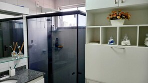 Bruser, hårtørrer, håndklæder, Sæbe