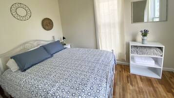 3 bedrooms, iron/ironing board, WiFi, bed sheets