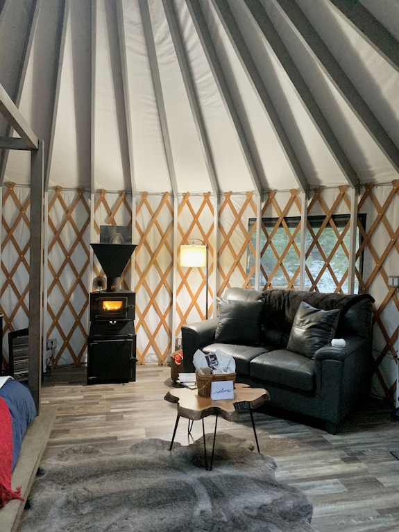 Arrowleaf Luxury Yurt Near Lake Pend Oreille - Farragut State Park, Athol