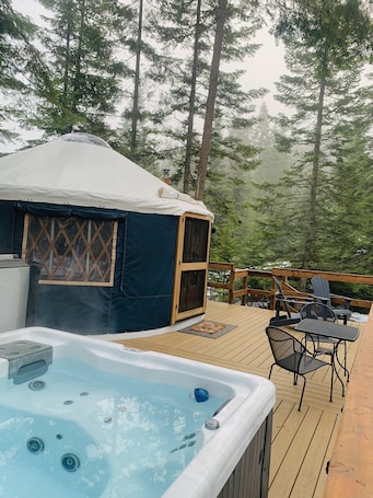 Terrace/patio. ARROWLEAF LUXURY YURT NEAR LAKE PEND OREILLE