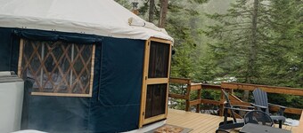 ARROWLEAF LUXURY YURT NEAR LAKE PEND OREILLE 