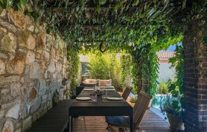 Outdoor dining - Gorgeous home in Porec (Porec)