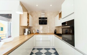 Fridge, microwave, oven, dishwasher