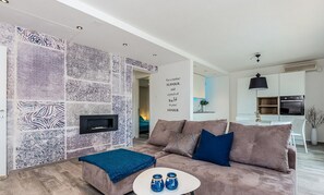 TV, fireplace, stereo