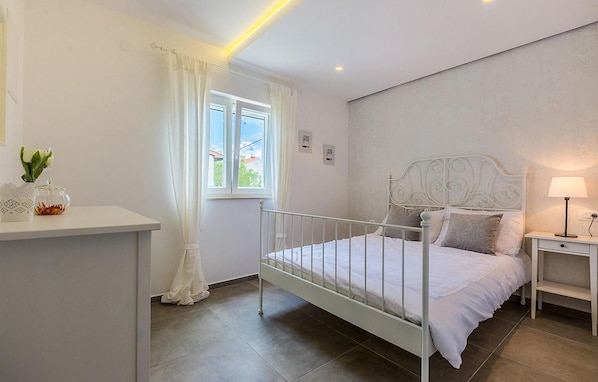 5 chambres, lit parapluie, Wi-Fi gratuit, draps fournis