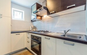 Frigorífico, horno, lavavajillas y cafetera o tetera