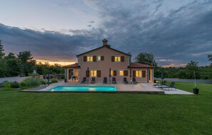 Pool - Beautiful home in Porec (Porec)