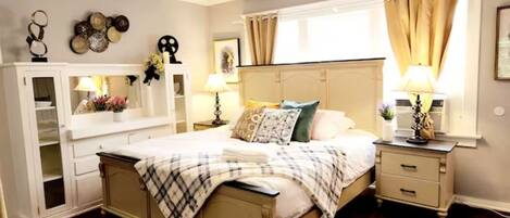 2 bedrooms, iron/ironing board, WiFi