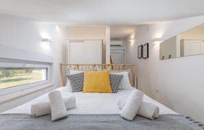 3 bedrooms, travel cot, free WiFi, bed sheets - Cozy home in Pula with WiFi (Pula)