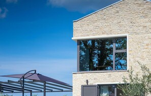 Exterior - Awesome home in Novigrad (Novigrad)