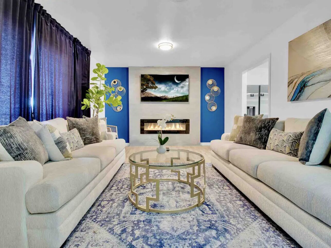Modern House, Game Room, Pool, BBQ, Great Location. Perfect For Family!
