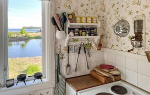 Fridge, stovetop, coffee/tea maker - 1 bedroom lovely home in Oskarshamn (Oskarshamn)