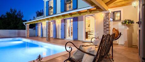 Et oppvarmet basseng