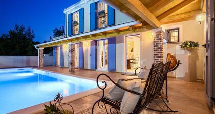 Awesome home in Pridraga with sauna