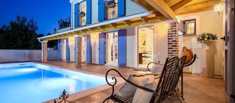 Awesome home in Pridraga with sauna