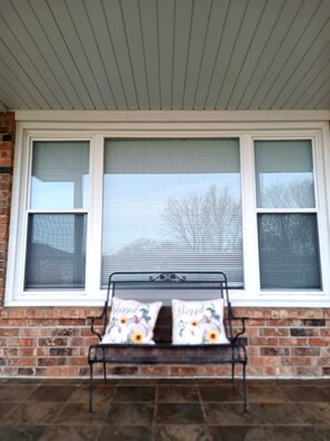 Property grounds - Kaylee's Cottage outside Springfield Missouri near fairgrounds and nature trail (Springfield)
