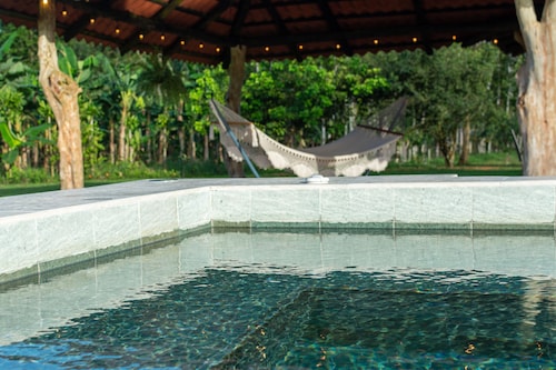 Casa Roble Fortuna, Piscina, Jacuzzi y rancho privado, rodeado de naturaleza.