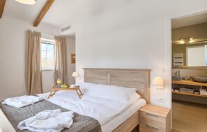 4 bedrooms, travel cot, free WiFi, bed sheets