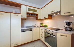 Fridge, oven, dishwasher, coffee/tea maker