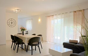 Dining - Beautiful home in Pula (Pula)
