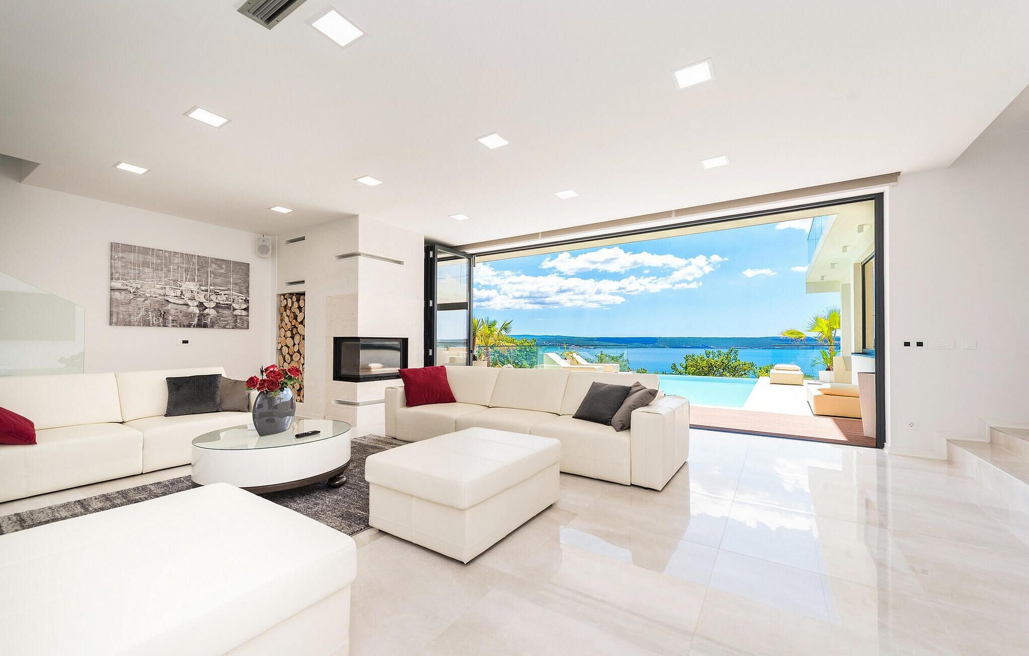 تلفزيون ذكي، مدفأة، ستيريو