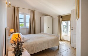 5 bedrooms, travel cot, free WiFi, bed sheets