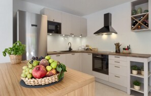 Fridge, oven, dishwasher, coffee/tea maker - Beautiful home in Porec (Porec)