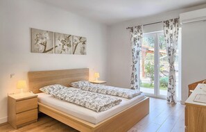 4 bedrooms, travel cot, free WiFi, bed sheets - Amazing home in Labin - Rabac (Labin - Rabac)