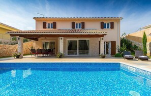 A heated pool - Amazing home in Labin - Rabac (Labin - Rabac)