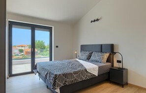 4 bedrooms, travel crib, free WiFi, bed sheets