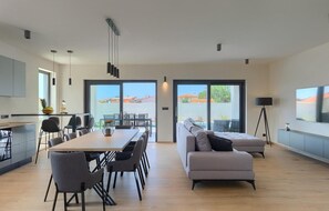 TV, stereo - Amazing home in Marcana (Marcana)