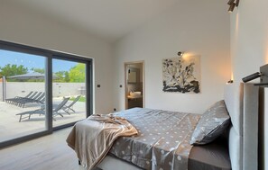 4 quartos, berço de viagem, Wi-Fi de cortesia, roupa de cama